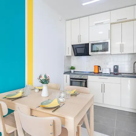 Close To Center - Balcony - New - Aircon *