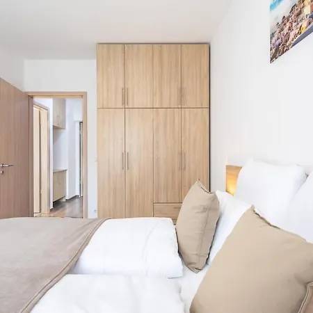 Close To Center - Balcony - New - Aircon Appartement Boedapest