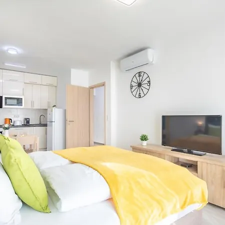 Close To Center - Balcony - New - Aircon