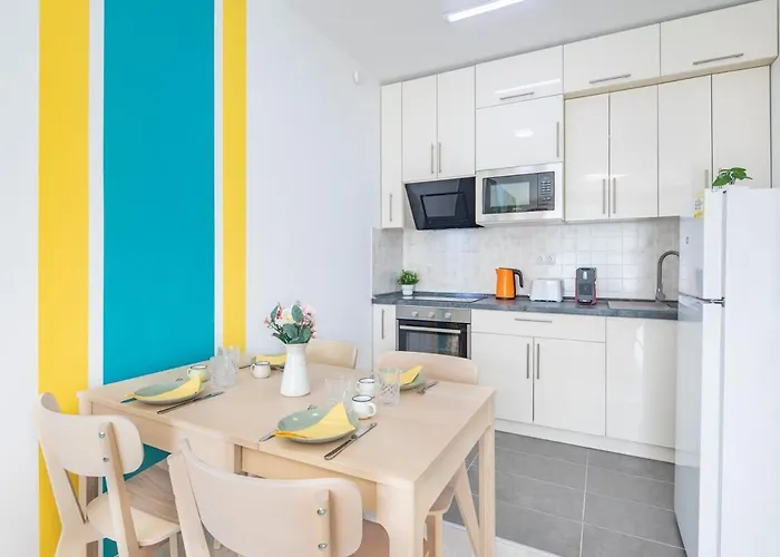 Close To Center - Balcony - New - Aircon *