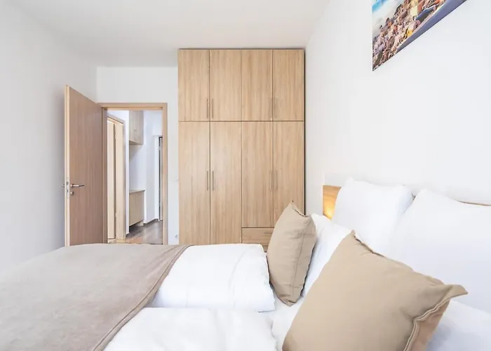 Close To Center - Balcony - New - Aircon Appartement Boedapest