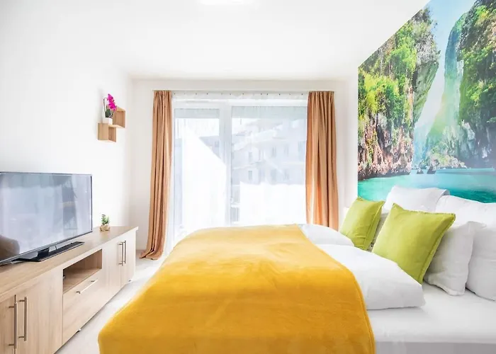 Close To Center - Balcony - New - Aircon *