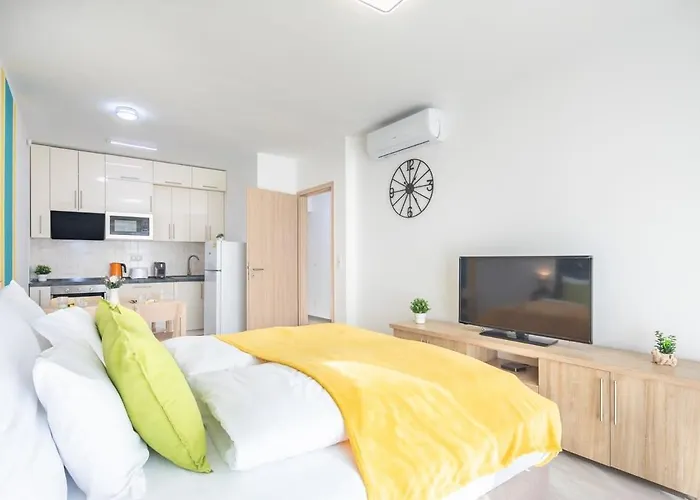 Close To Center - Balcony - New - Aircon