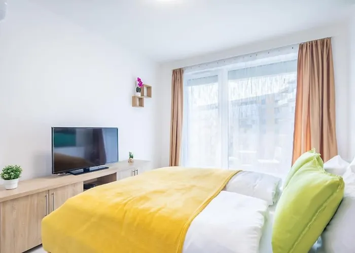 Appartement Close To Center - Balcony - New - Aircon