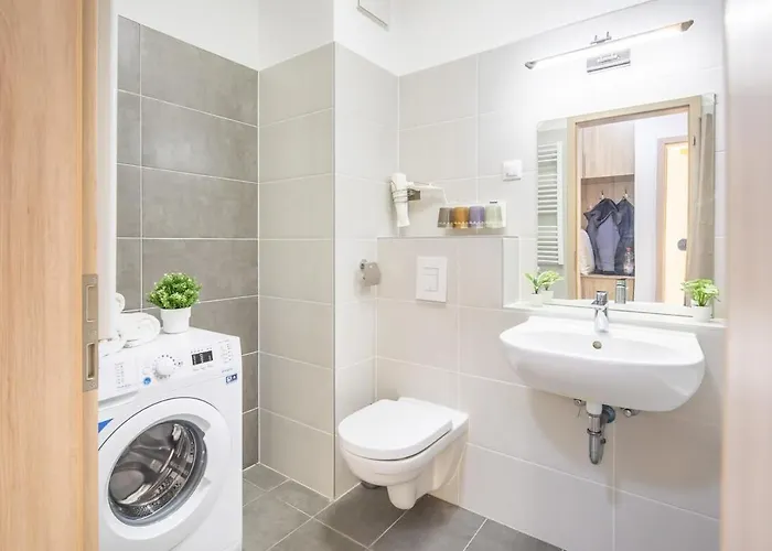 Close To Center - Balcony - New - Aircon *